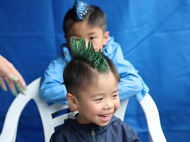 Glitter and coloring hairdo