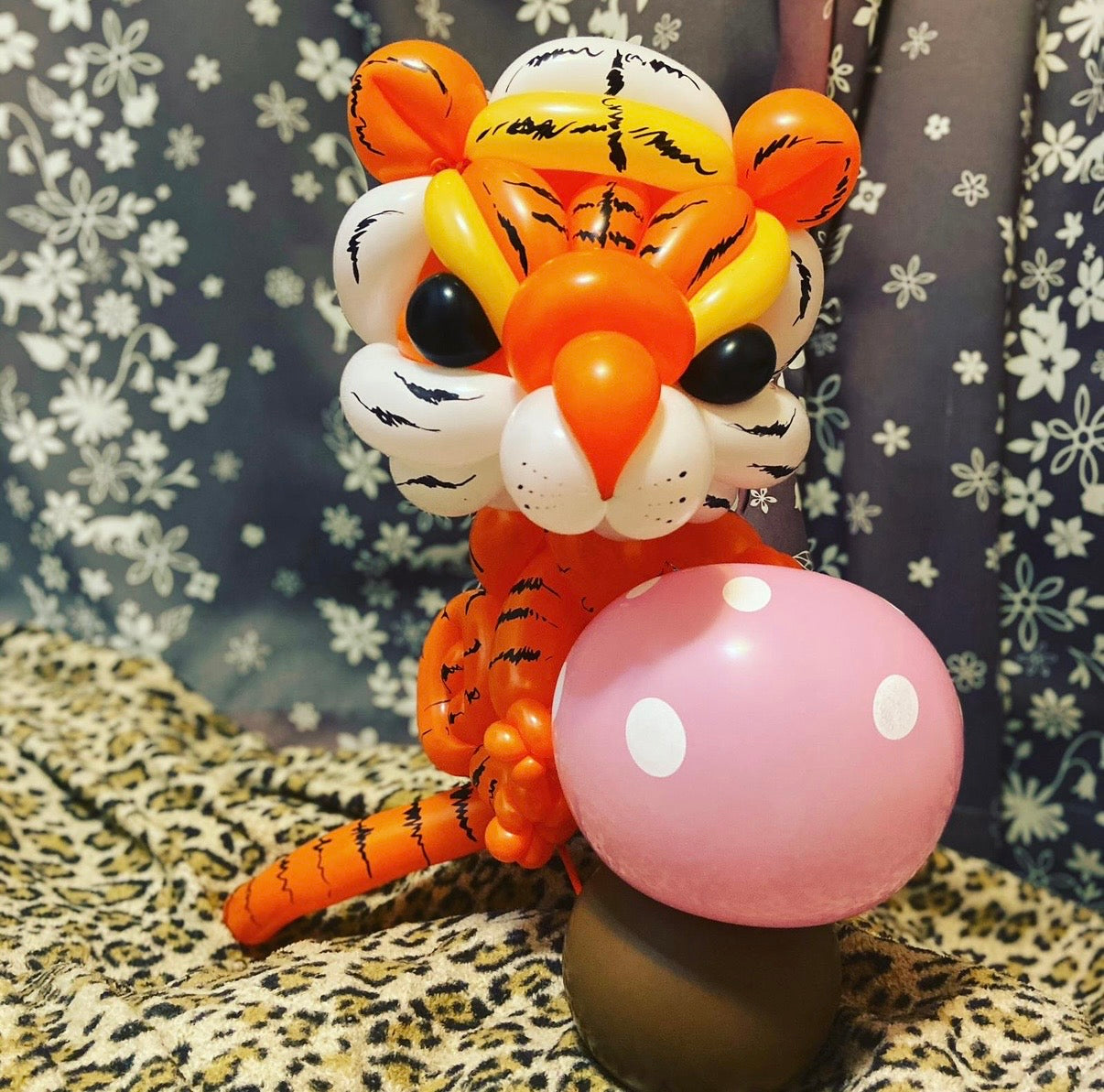 Balloon twisting